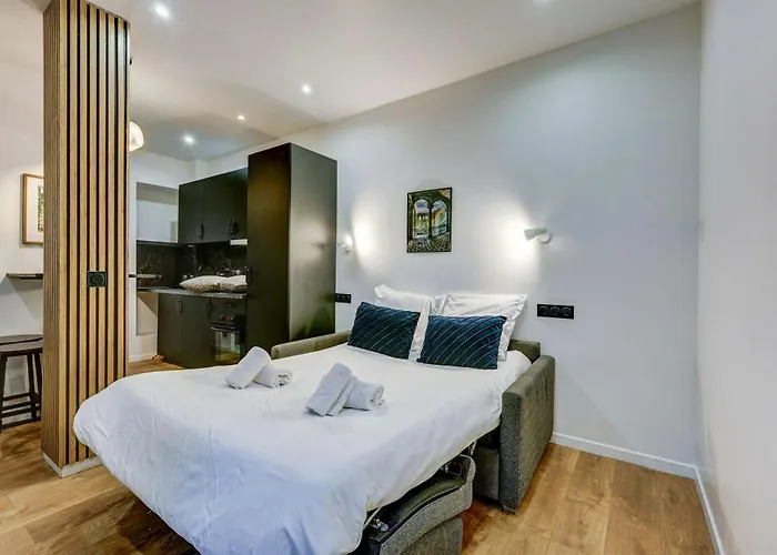 Cozy And Modern Next To Sacre-coeur Apartment